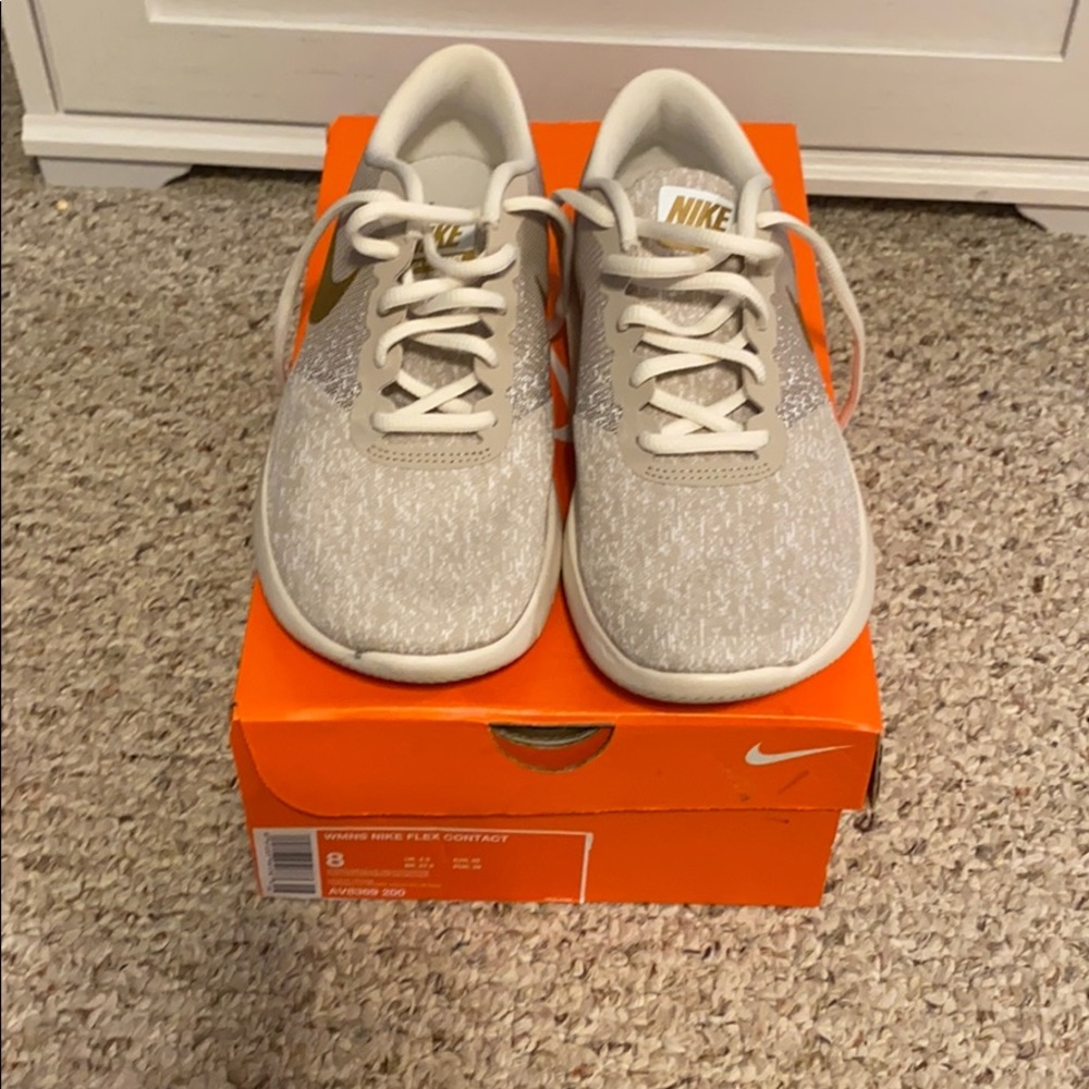 NWT Nike Flex Contact shoes sz 8. Taupe/gold